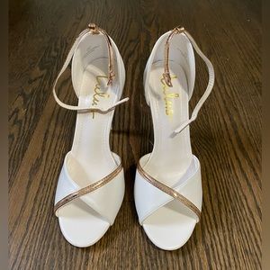 Lulus Strappy White with Gold Trim shoes w/4” Heels. Size 7.5